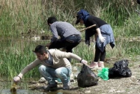 پاکسازی اطراف دریاچه زریوار مریوان از زباله
