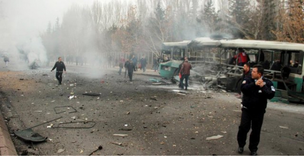 شبکه خبری سی ان ان ترک از وقوع 2 انفجار در شهر ازمیر ترکیه خبر داد.