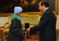 تجلیل رئیس‌جمهوری مصر از زنی که ۴۰ سال در لباس مردانه کارگری کرد