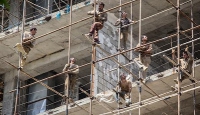 وزارت راه و شهرسازی به‌جای حمایت از بسازبفروش‌ها حامی کارگران باشد