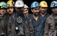 تجمع کارگران بازنشسته معدن زغال سنگ البرز شرقی مقابل ساختمان فرمانداری شاهرود